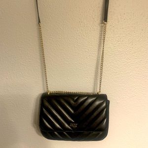 Dkny Veronica Md Shoulder Bag. Black with gold chain. Brand New. No Tags.